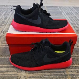 Nike Roshe One Black/Red Sz: 9.5
